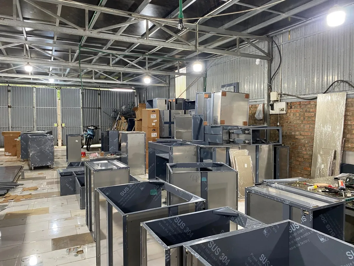 Tủ bếp inox cánh kính NC Home - Sản phẩm thực tế 1