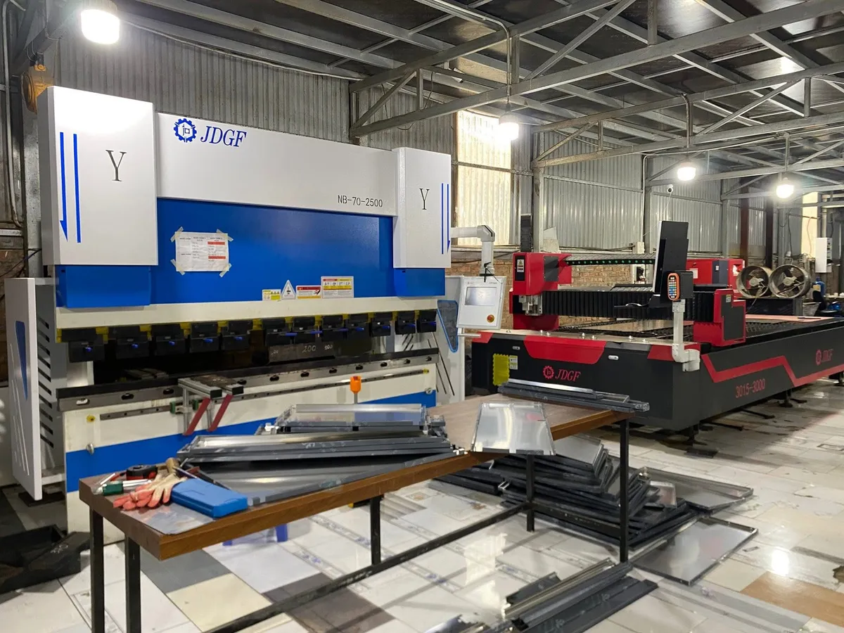 Tủ bếp inox cánh kính NC Home - Sản phẩm thực tế 10