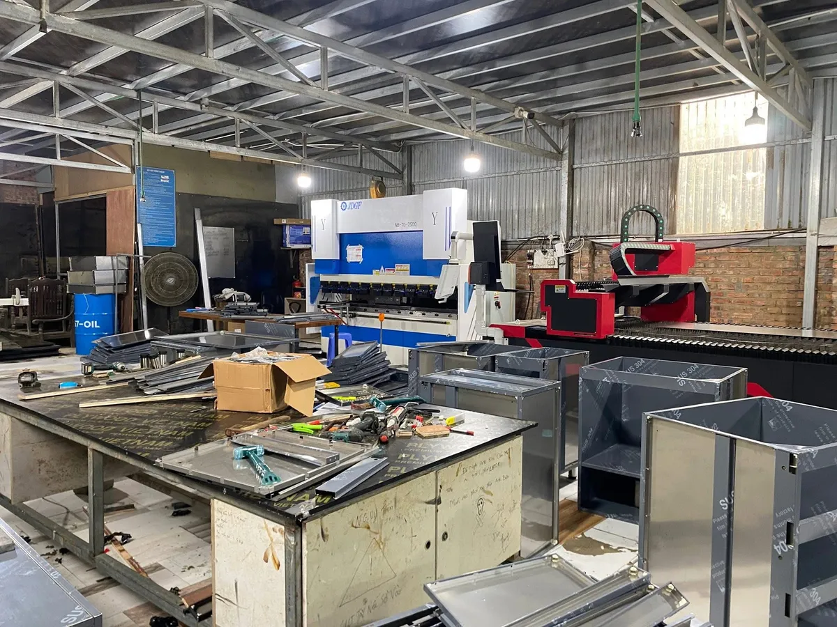 Tủ bếp inox cánh kính NC Home - Sản phẩm thực tế 13