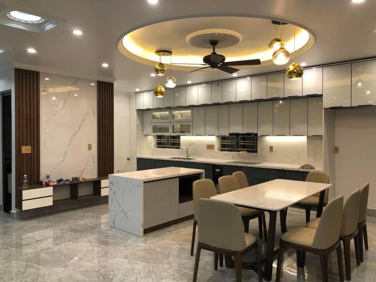 Tủ bếp inox cánh kính sang trọng